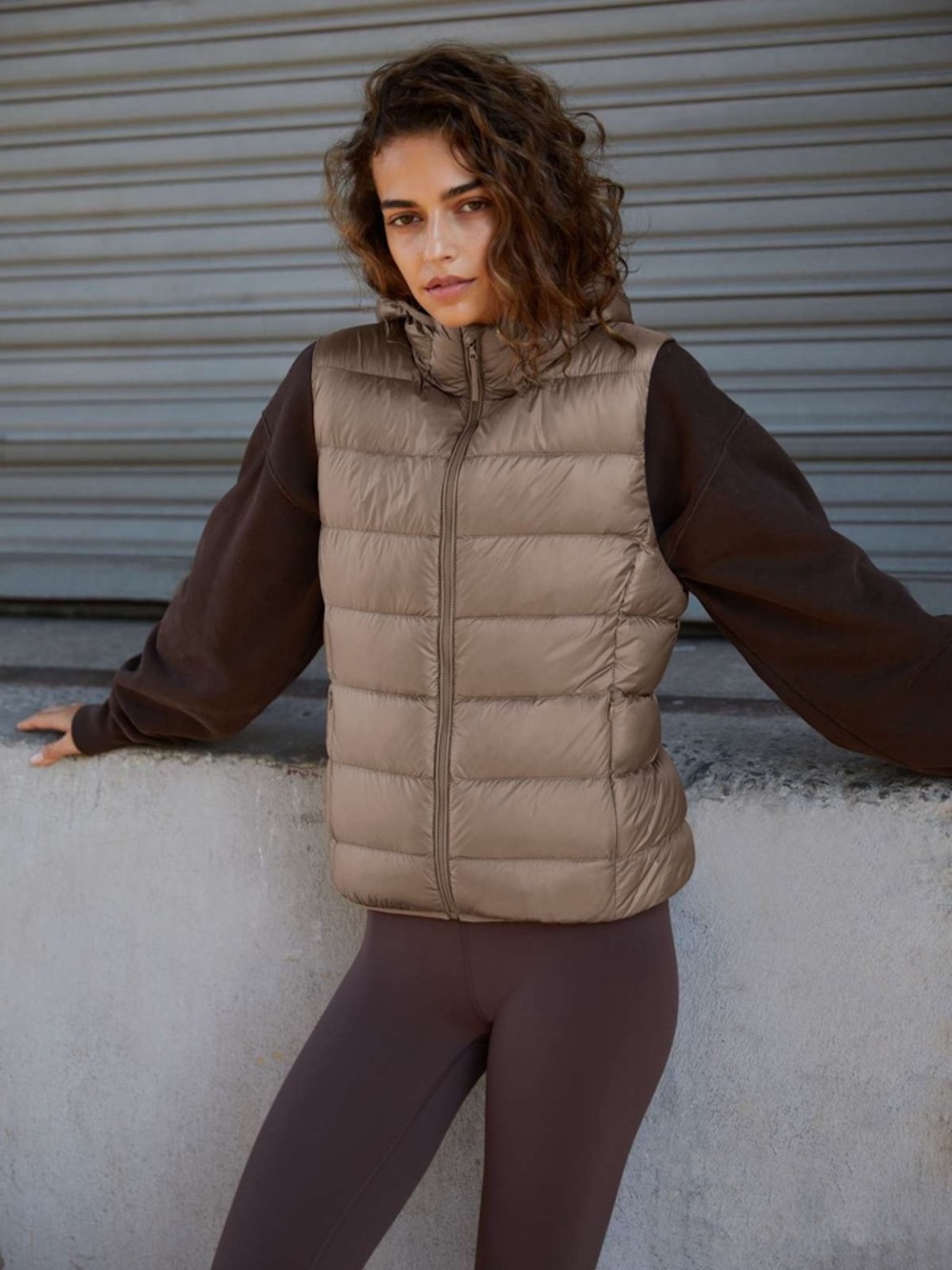 ARITZIA TNA The Little Puff Down Vest Brown Packable Outdoor Minimalist Chic XS